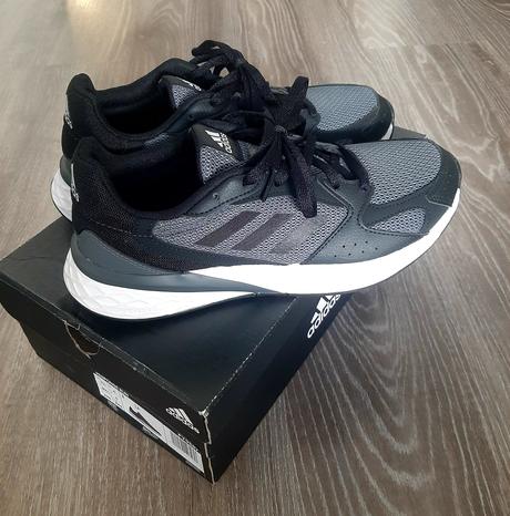 Nenosené tenisky, adidas,39