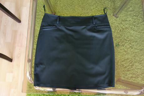 Čierna sukňa nad kolená s podšívkou, 38