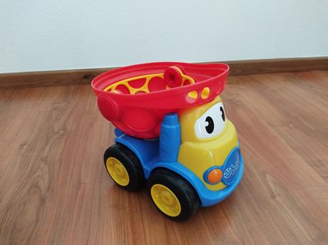 Oball kamion a nakladne auto,