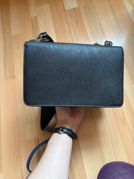 Malá kabelka, carpisa