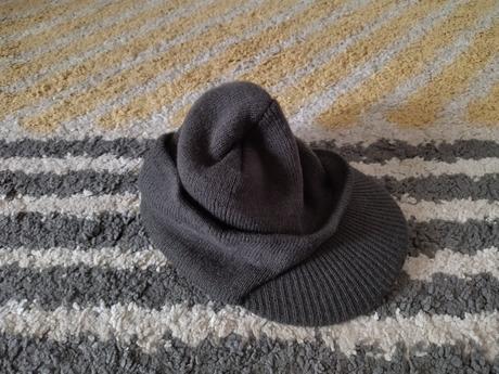 Čiapka so šiltom, 98