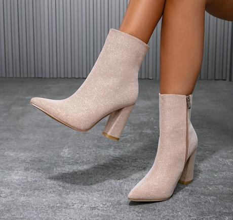 Béžové/slonovinovo-biele/lesklé špicaté čižmy, 39