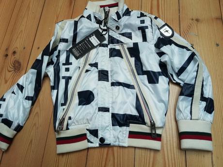 Bundička tenká, 98