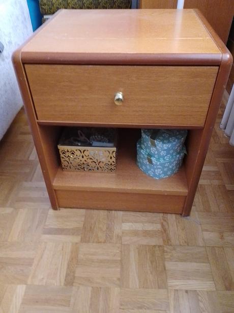 Zaujímavý nočný stolík, 
