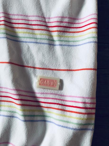 Svetrik gaudi, gaudi,m