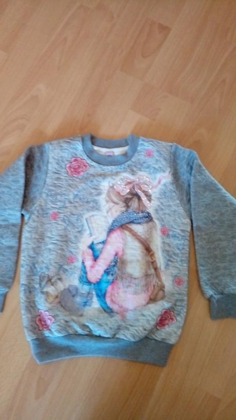 Mikina už aj s poštou., 128