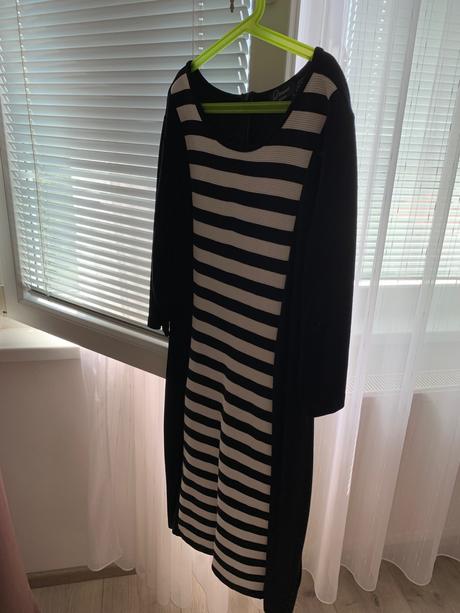 Elastické šaty, 44