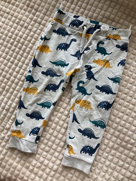 Dino tepláky, c&a,92