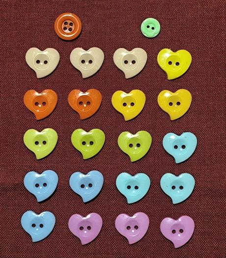 Plastové gombíky - srdiečka (22 ks), 