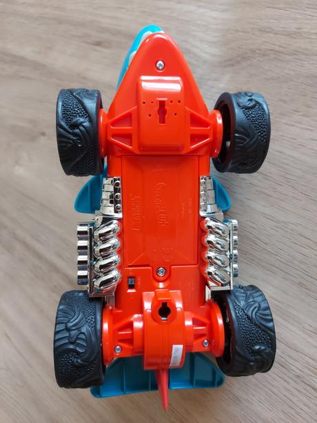 Hot wheels žralok,