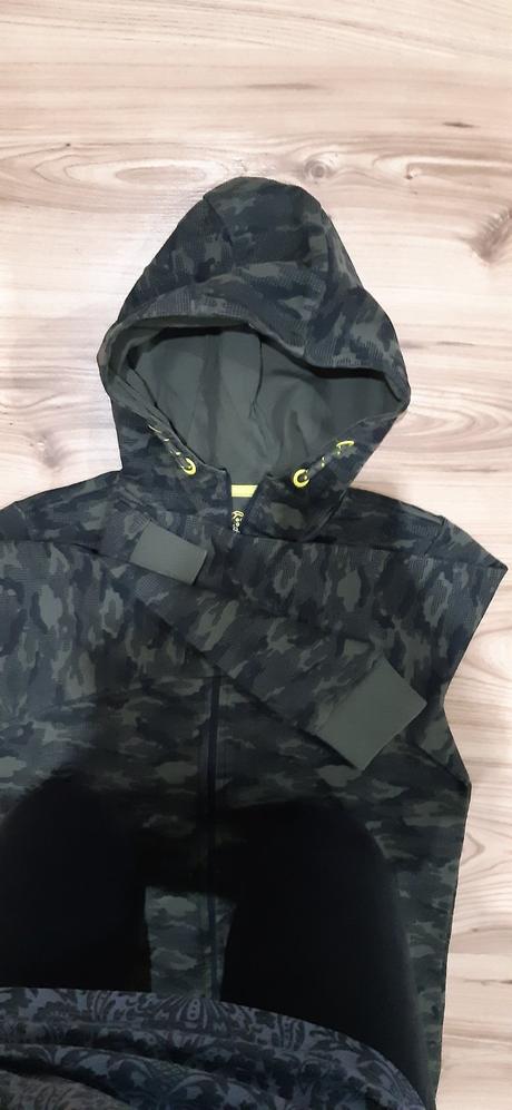 Mikina nenosena, f&f,146