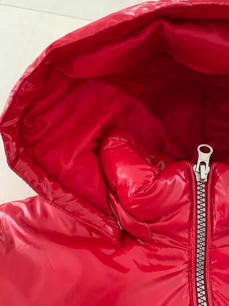 Červená bunda, benetton,140