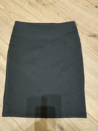 Čierna elast. sukňa s, s