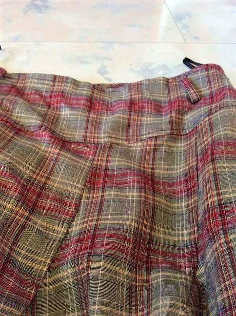 Extravagantná sukňa, l