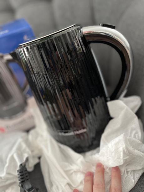 Rýchlovarná kanvica russell hobbs čierna, 