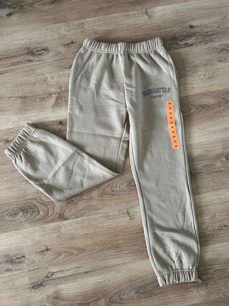 Tepláky a tričko a čierne tričká, sinsay,s