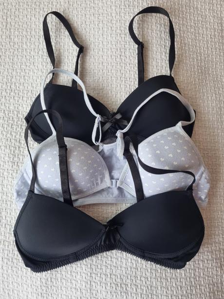 Prvé dievčenské podprsenky, 146