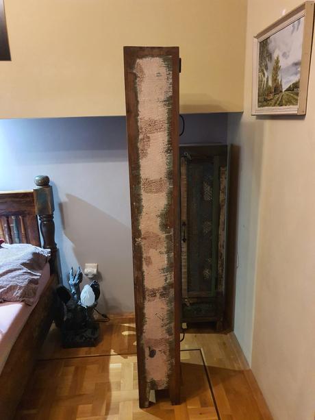 Dve krásne drevené kúpeľňové skrinky, 