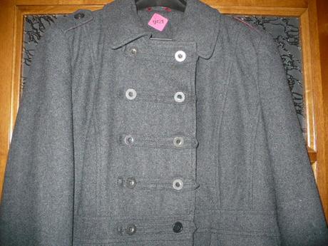 Tmavo sivý kabát, george,l