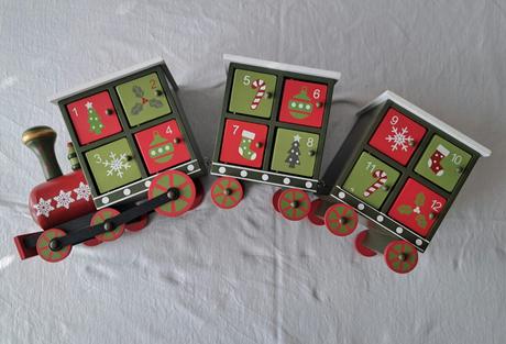 Adventný kalendár - drevený vláčik, 