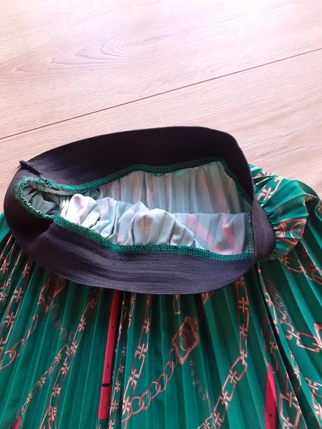 Sukňa plisovaná zelená, veľ. m-l, v páse guma, m