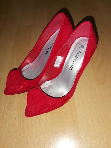 Červené srdiečkové lodičky, 37