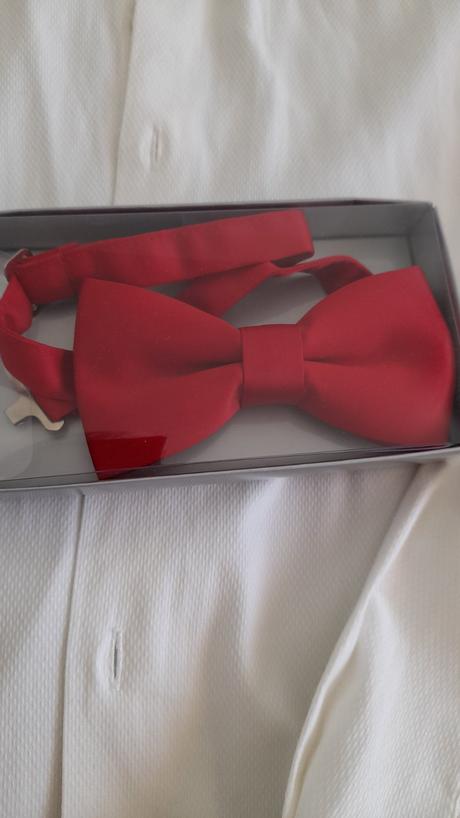 Oblek slim fit + košeľa +motýlik, l