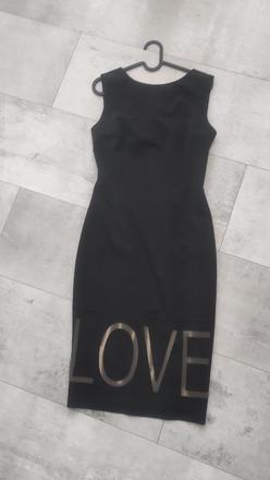 Designové puzdrové šaty, 38