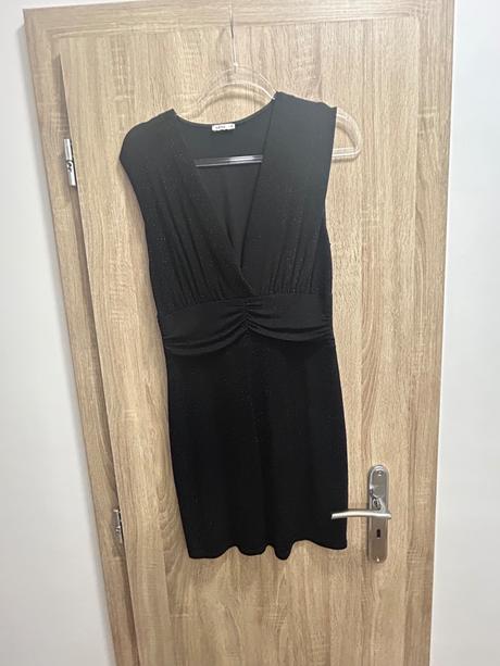 Malé čierne saty, m