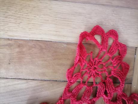 Ručne háčkovaný starožitný obrus, 