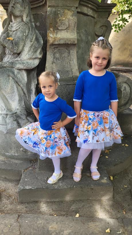 Slavnostne saty 110 a 134, 110