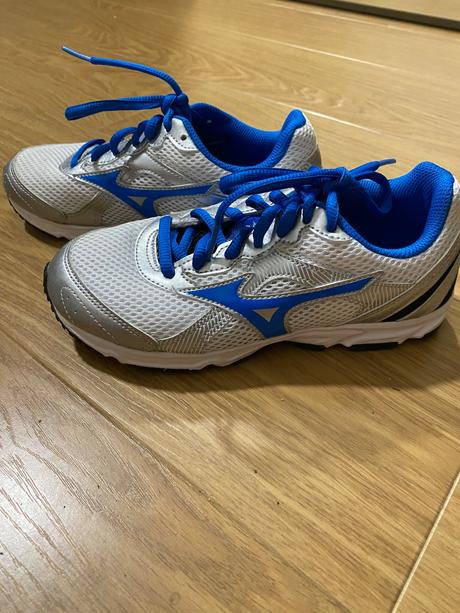 Málo nosené tenisky, 34