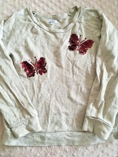 Mikina s motylmi, 122