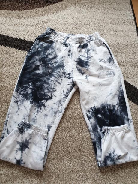 Maskáčové tepláky, 134