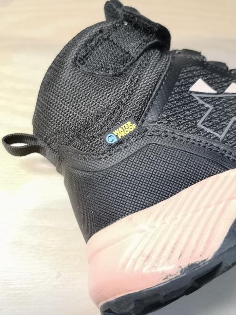 Nepremokavé topánky, 28