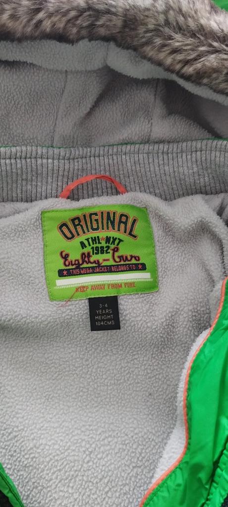 Vetrovka s čiapkou, 104