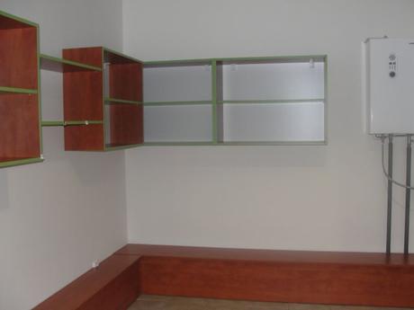 Police štýlové, kvalitné - nábytok, 