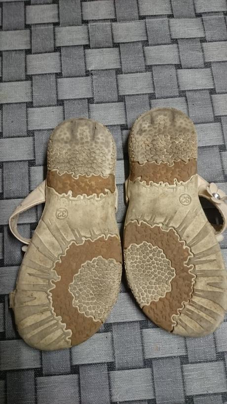 Dievčenské šlapky, 32