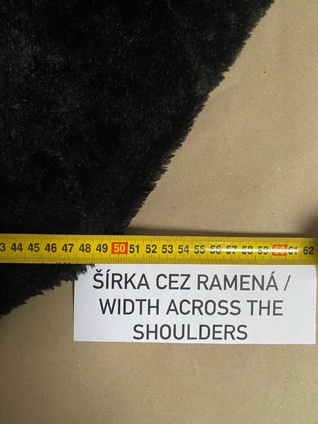Čierna kožušinka s, s