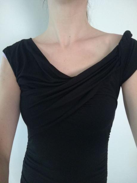 Čierne elegantné šaty s mašľou vzadu, s