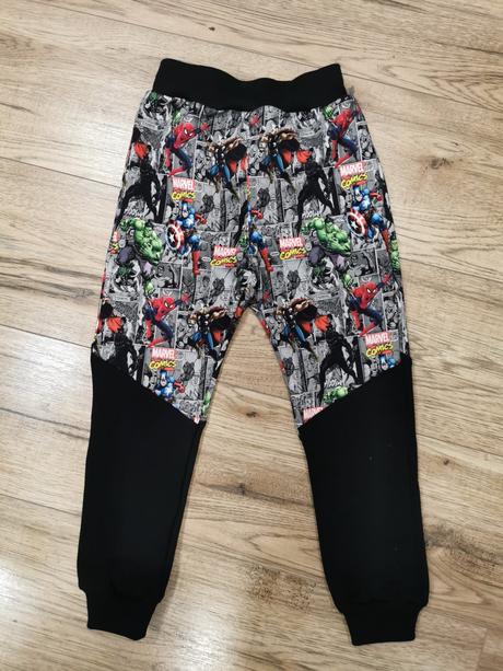 Avengers tepláky, 104 / 110