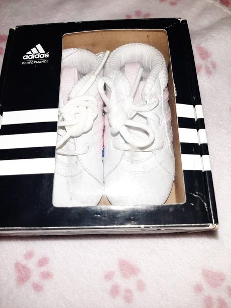 Dečinka a capajdy adidas, 