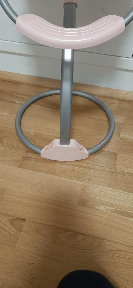 Stolicka na krmenie pre babiky,