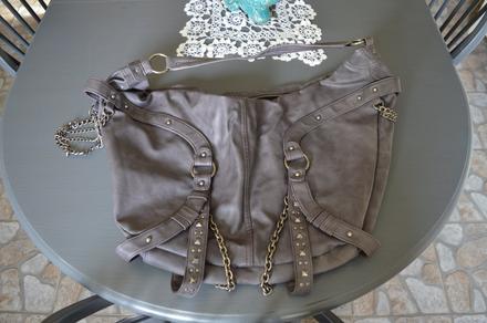 Oversized štýlová kabelka s reťazmi,