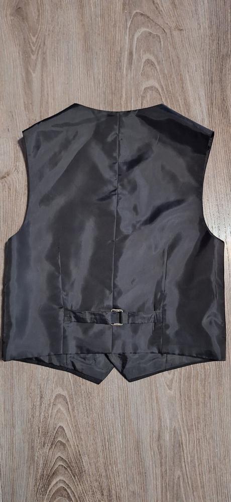 Chlapčenská  vesta, 146