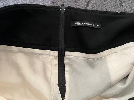 Cierno-biela sukna 44, 44