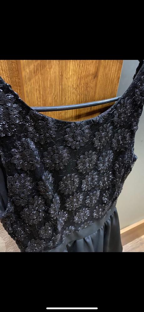 Špoločenské šaty s vystuženou spodničkou 36, s