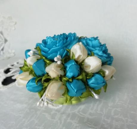 Pivonky a púčiky v aranžmáne, 