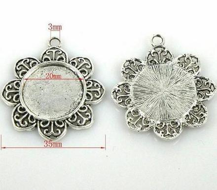 Prívesok s lôžkom na kabošon , 