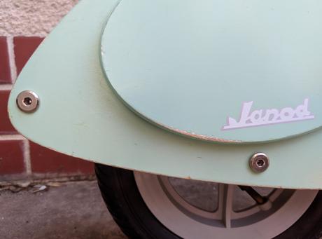 Janod odrážadlo vespa mint, 